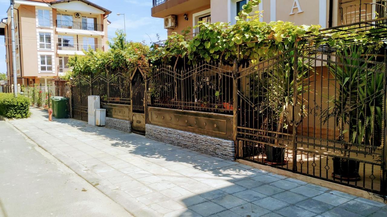 Dracena Guesthouse Ravda Exterior photo